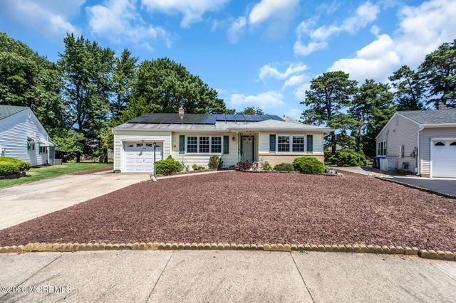 113 Edgewater Court, Toms River, NJ 08757