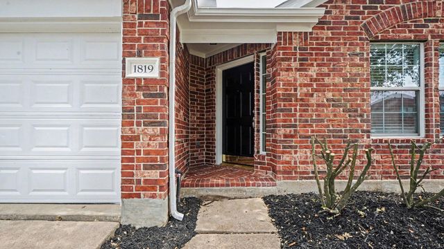 1819 Manor Drive, Baytown, TX 77521