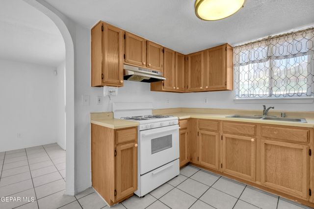 12101 Fred Carter Drive, El Paso, TX 79936