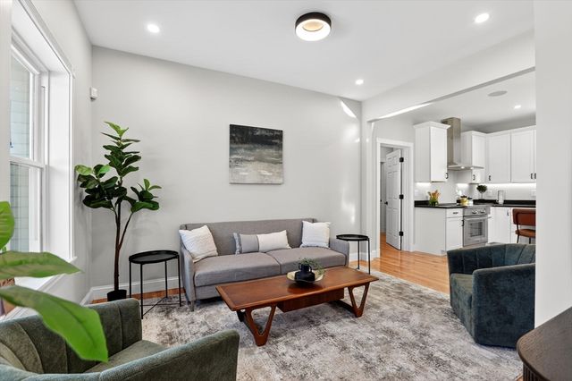 1 Goddard Dr, Nahant, MA 01908