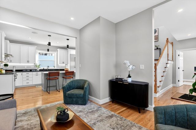 1 Goddard Dr, Nahant, MA 01908