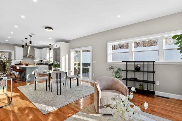 1 Goddard Dr, Nahant, MA 01908