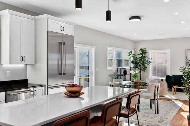 1 Goddard Dr, Nahant, MA 01908