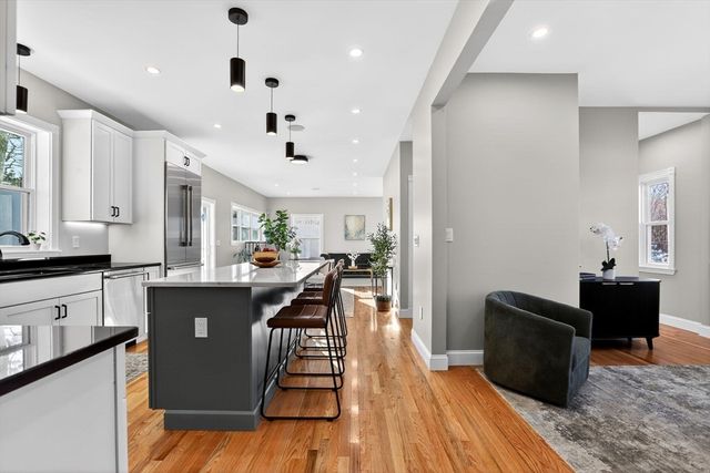 1 Goddard Dr, Nahant, MA 01908