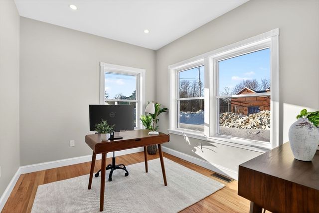 1 Goddard Dr, Nahant, MA 01908