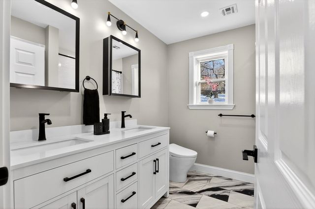 1 Goddard Dr, Nahant, MA 01908