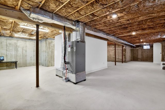 1 Goddard Dr, Nahant, MA 01908