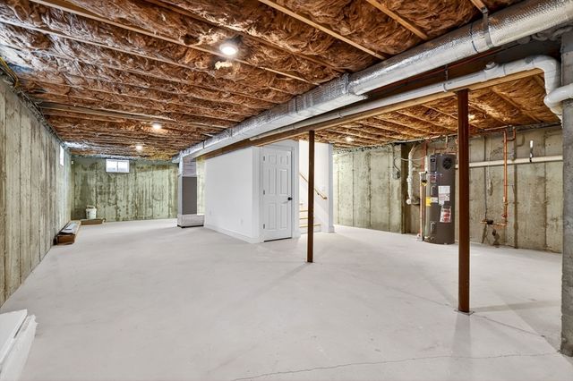 1 Goddard Dr, Nahant, MA 01908