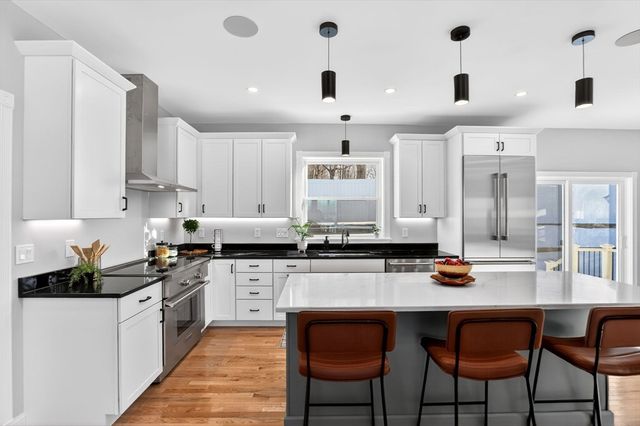 1 Goddard Dr, Nahant, MA 01908