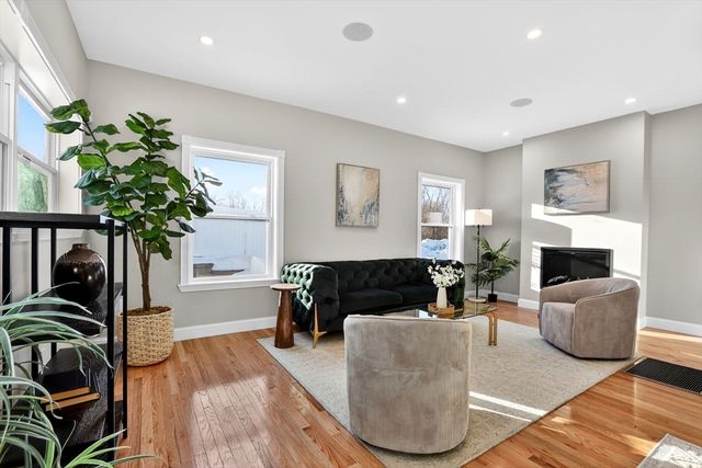 1 Goddard Dr, Nahant, MA 01908