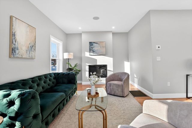 1 Goddard Dr, Nahant, MA 01908