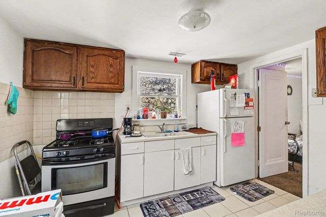 8129 Westminster Avenue, Warren, MI 48089