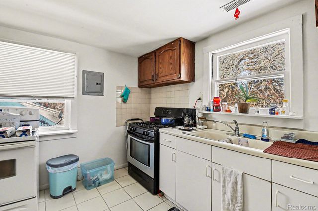 8129 Westminster Avenue, Warren, MI 48089