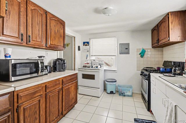 8129 Westminster Avenue, Warren, MI 48089