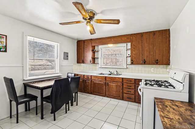 8129 Westminster Avenue, Warren, MI 48089