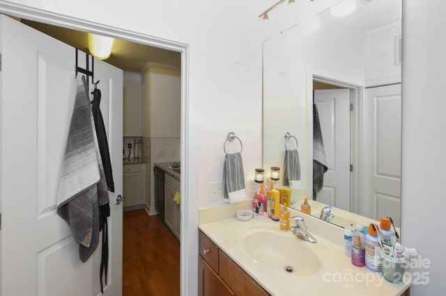 630 Calvert Street 410, Charlotte, NC 28208