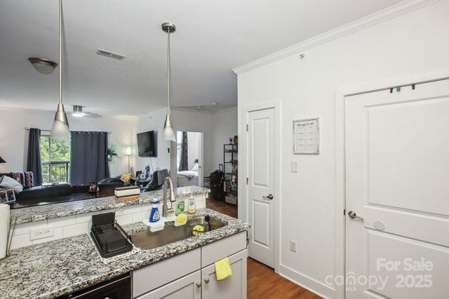 630 Calvert Street 410, Charlotte, NC 28208