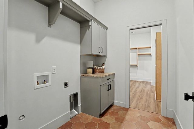 24411 W Stone Bottom St, Goddard, KS 67052