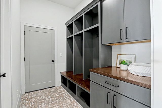 24411 W Stone Bottom St, Goddard, KS 67052