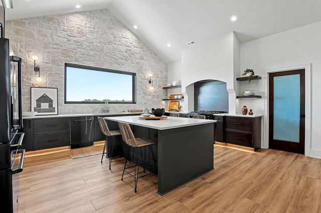 24411 W Stone Bottom St, Goddard, KS 67052