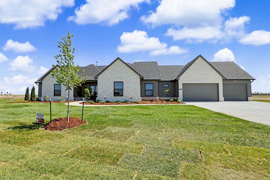 24411 W Stone Bottom St, Goddard, KS 67052