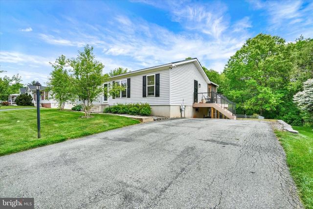 60 HICKORY DR, Manchester, PA 17345