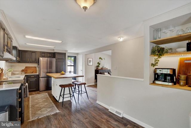 60 HICKORY DR, Manchester, PA 17345