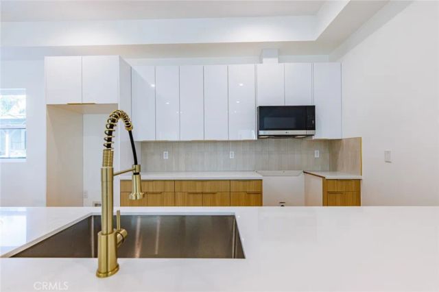 5935 Woodman, Sherman Oaks, CA 91401