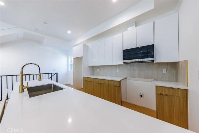 5935 Woodman, Sherman Oaks, CA 91401