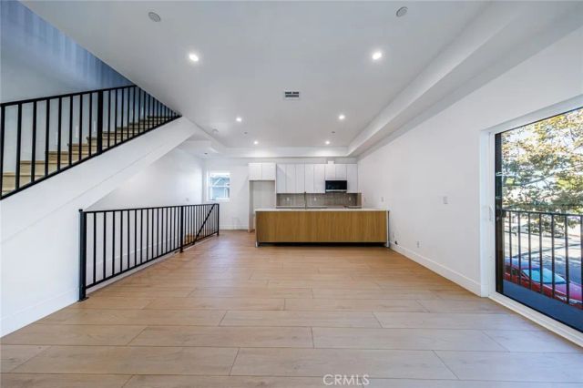 5935 Woodman, Sherman Oaks, CA 91401