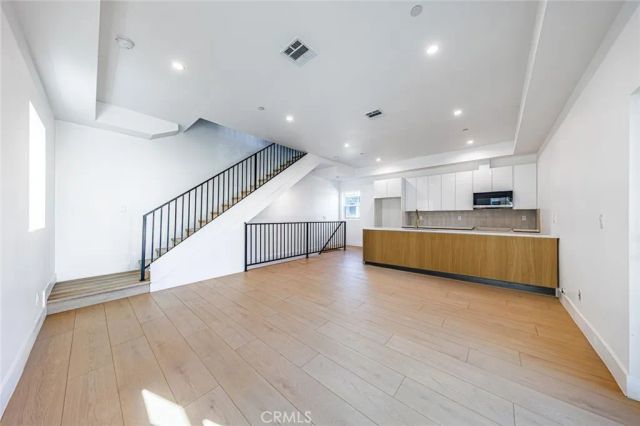 5935 Woodman, Sherman Oaks, CA 91401