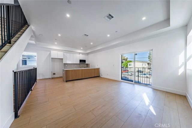 5935 Woodman, Sherman Oaks, CA 91401