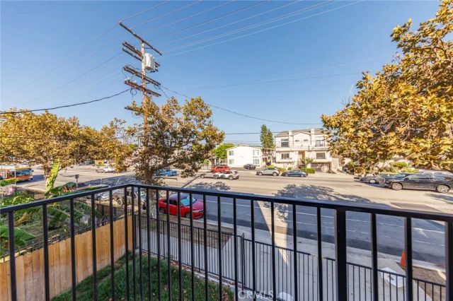 5935 Woodman, Sherman Oaks, CA 91401