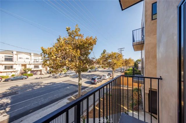 5935 Woodman, Sherman Oaks, CA 91401
