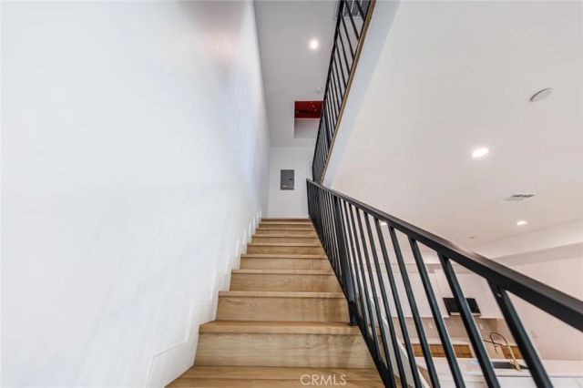 5935 Woodman, Sherman Oaks, CA 91401