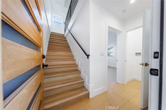 5935 Woodman, Sherman Oaks, CA 91401