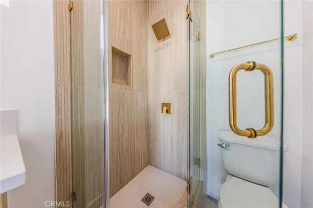 5935 Woodman, Sherman Oaks, CA 91401