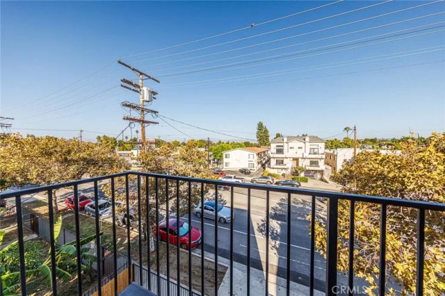 5935 Woodman, Sherman Oaks, CA 91401