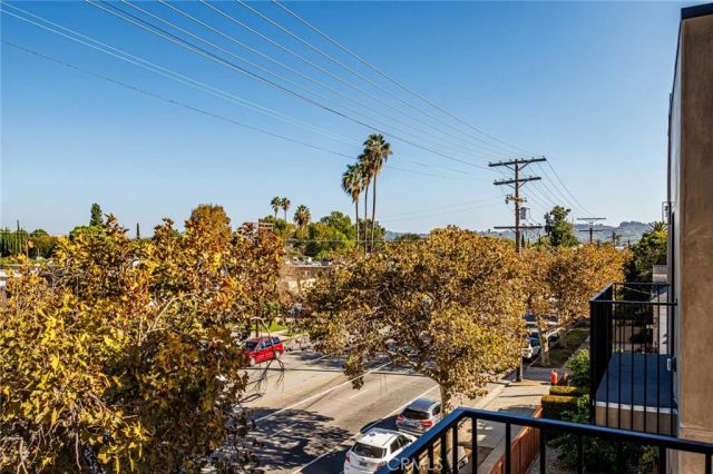 5935 Woodman, Sherman Oaks, CA 91401