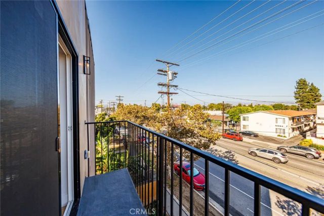 5935 Woodman, Sherman Oaks, CA 91401