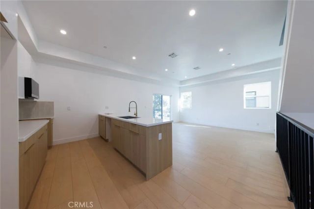 5935 Woodman, Sherman Oaks, CA 91401