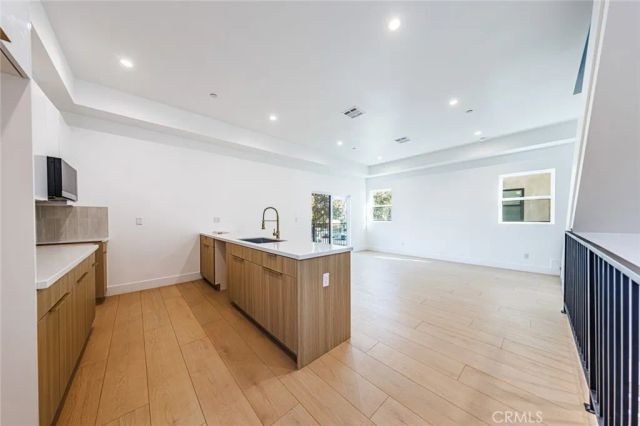 5935 Woodman, Sherman Oaks, CA 91401