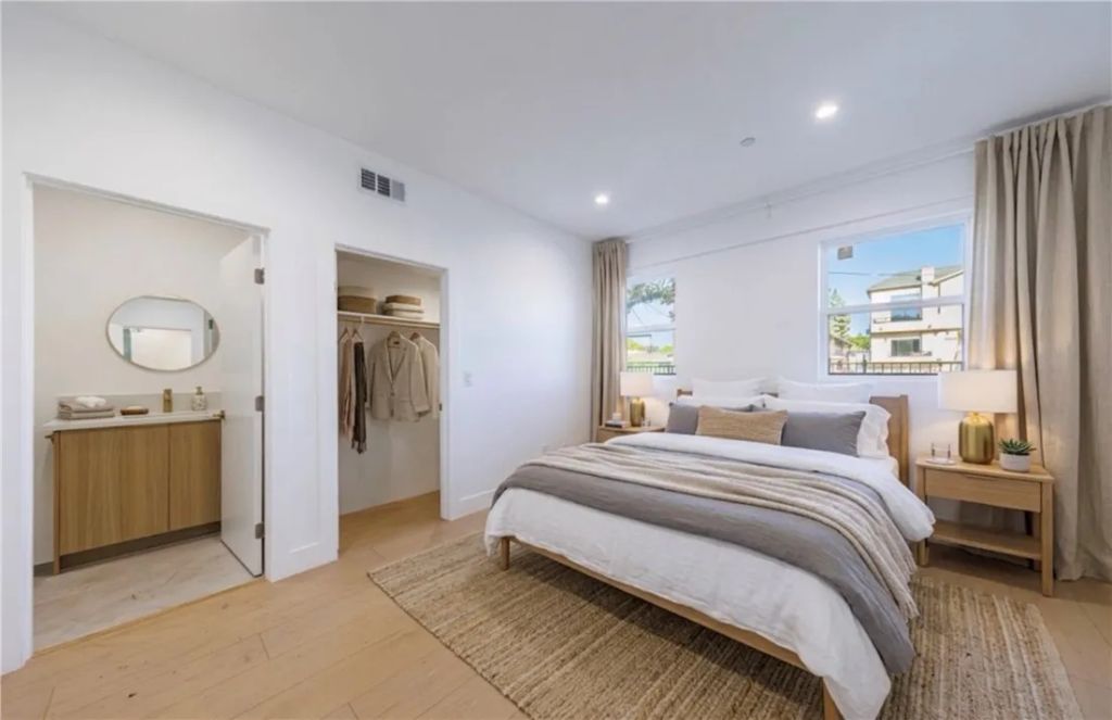 5935 Woodman, Sherman Oaks, CA 91401