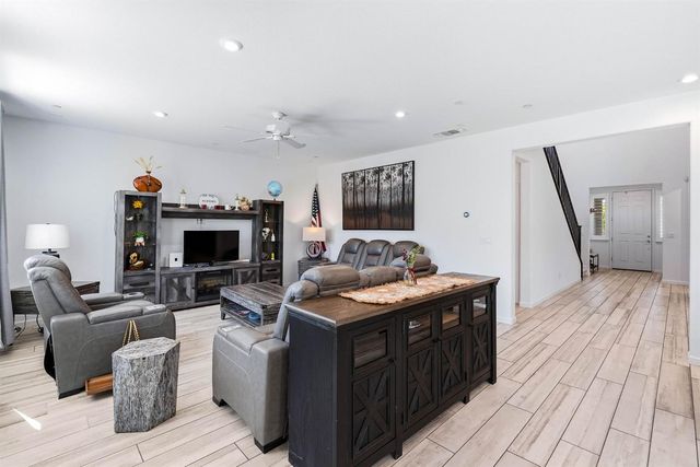 7506 Darque Way, Elk Grove, CA 95757