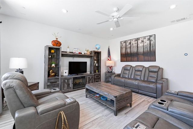 7506 Darque Way, Elk Grove, CA 95757