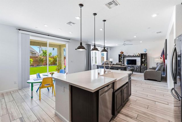 7506 Darque Way, Elk Grove, CA 95757