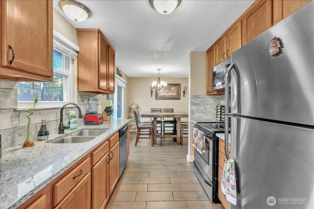 31212 9th Avenue S, Federal Way, WA 98003
