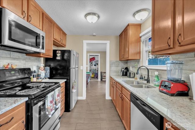 31212 9th Avenue S, Federal Way, WA 98003