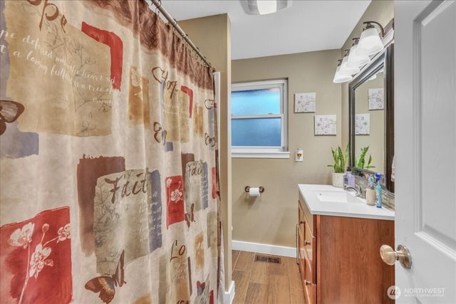 31212 9th Avenue S, Federal Way, WA 98003