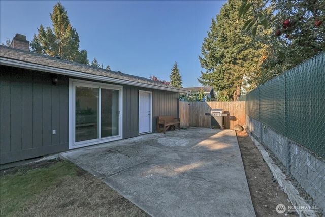 31212 9th Avenue S, Federal Way, WA 98003